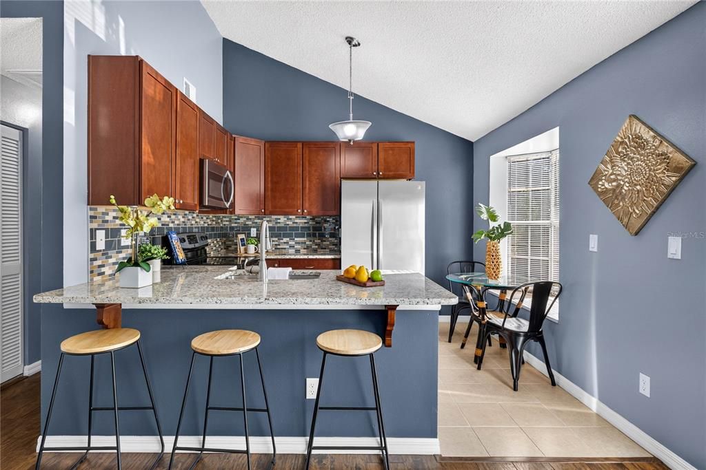 For Sale: $264,900 (2 beds, 1 baths, 797 Square Feet)