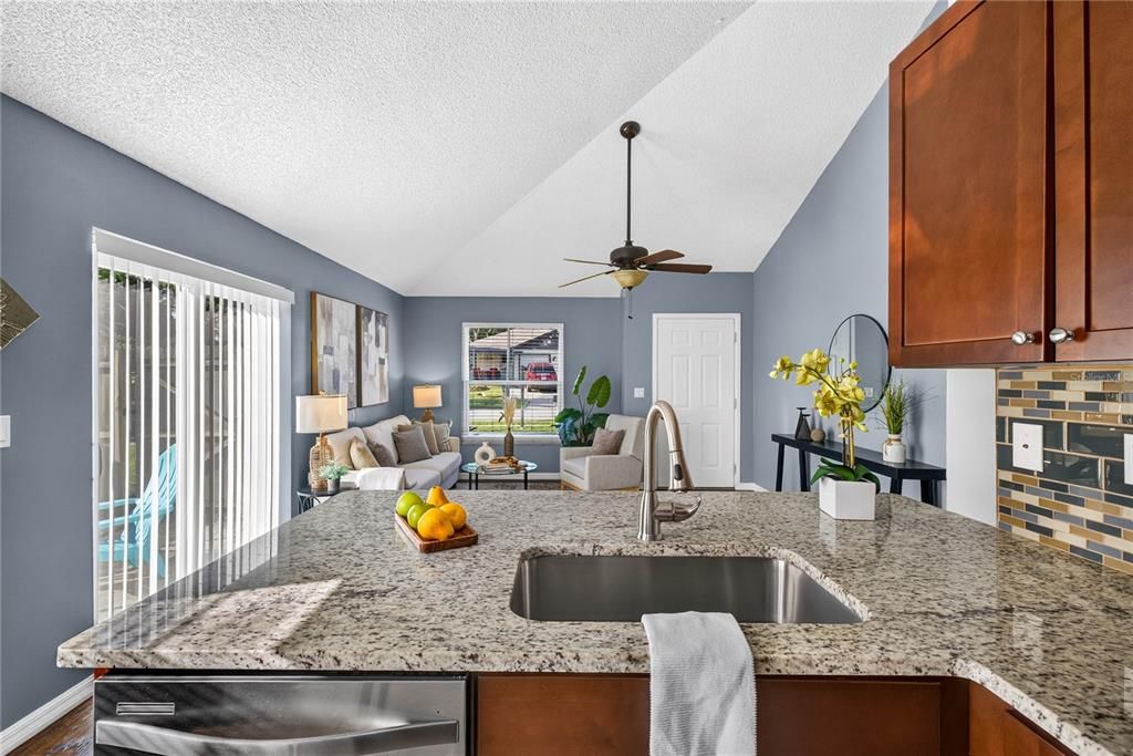 For Sale: $264,900 (2 beds, 1 baths, 797 Square Feet)