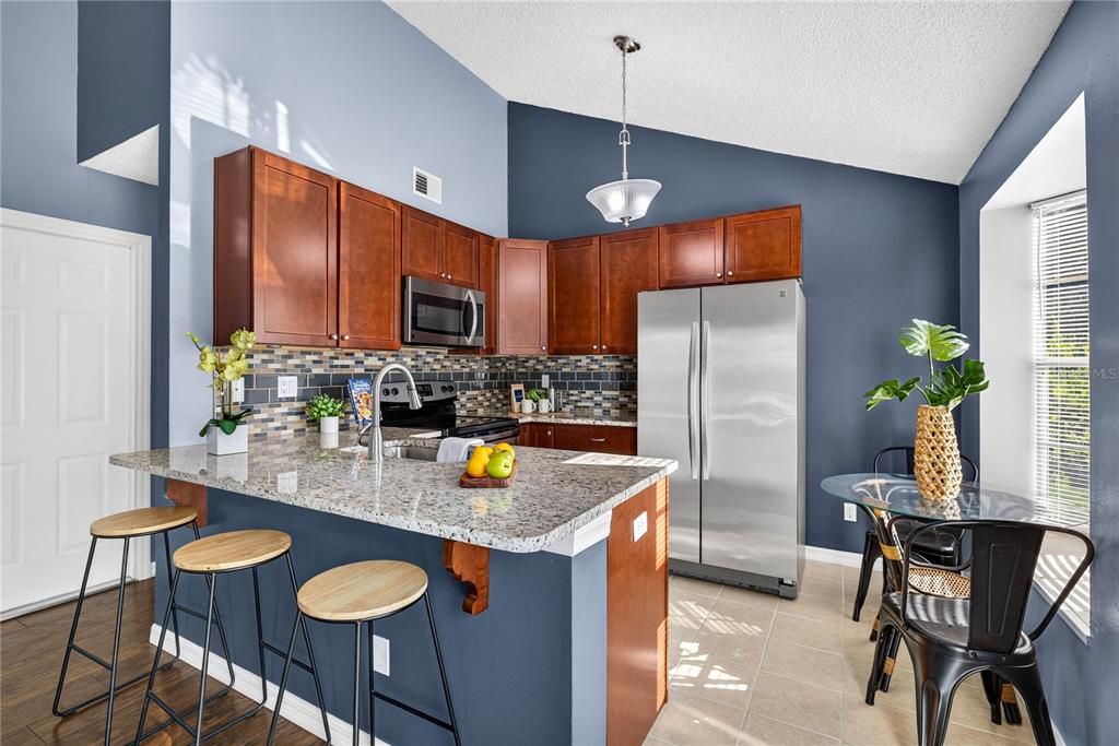For Sale: $264,900 (2 beds, 1 baths, 797 Square Feet)
