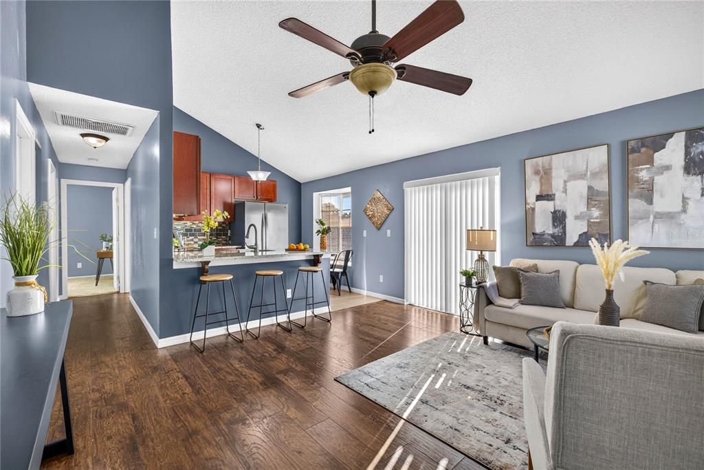 For Sale: $264,900 (2 beds, 1 baths, 797 Square Feet)