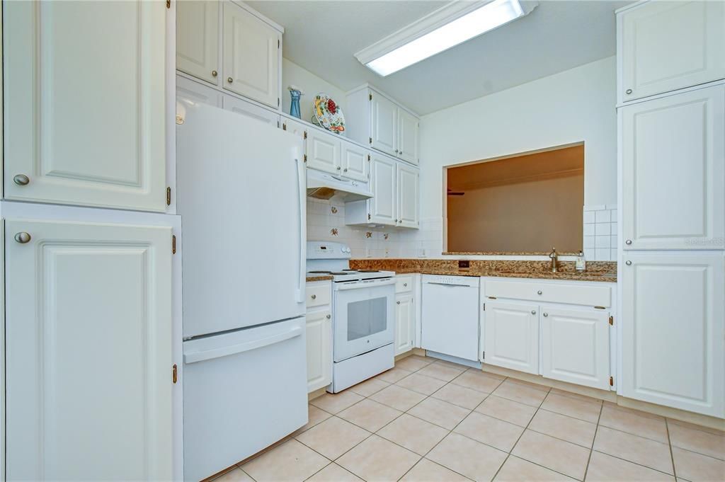 На продажу: $219,000 (3 спален, 2 ванн, 1300 Квадратных фут)