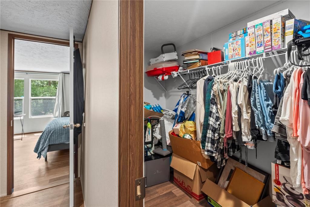 На продажу: $249,900 (5 спален, 3 ванн, 2052 Квадратных фут)