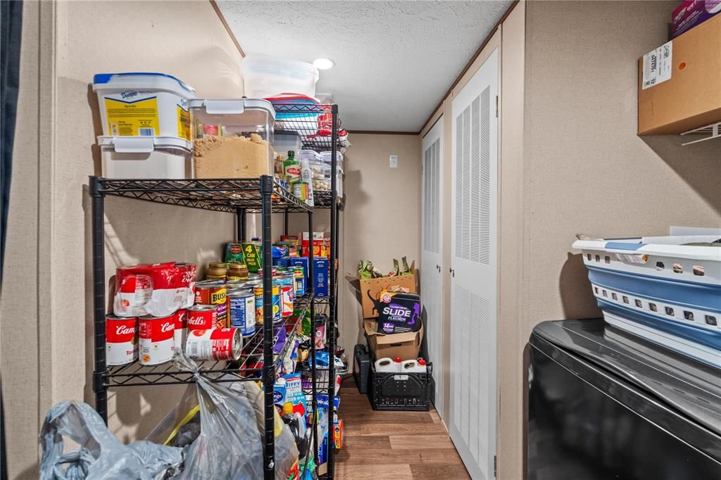 На продажу: $249,900 (5 спален, 3 ванн, 2052 Квадратных фут)