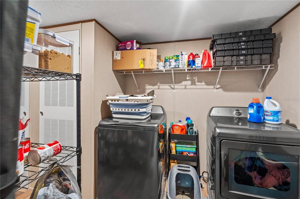 На продажу: $249,900 (5 спален, 3 ванн, 2052 Квадратных фут)