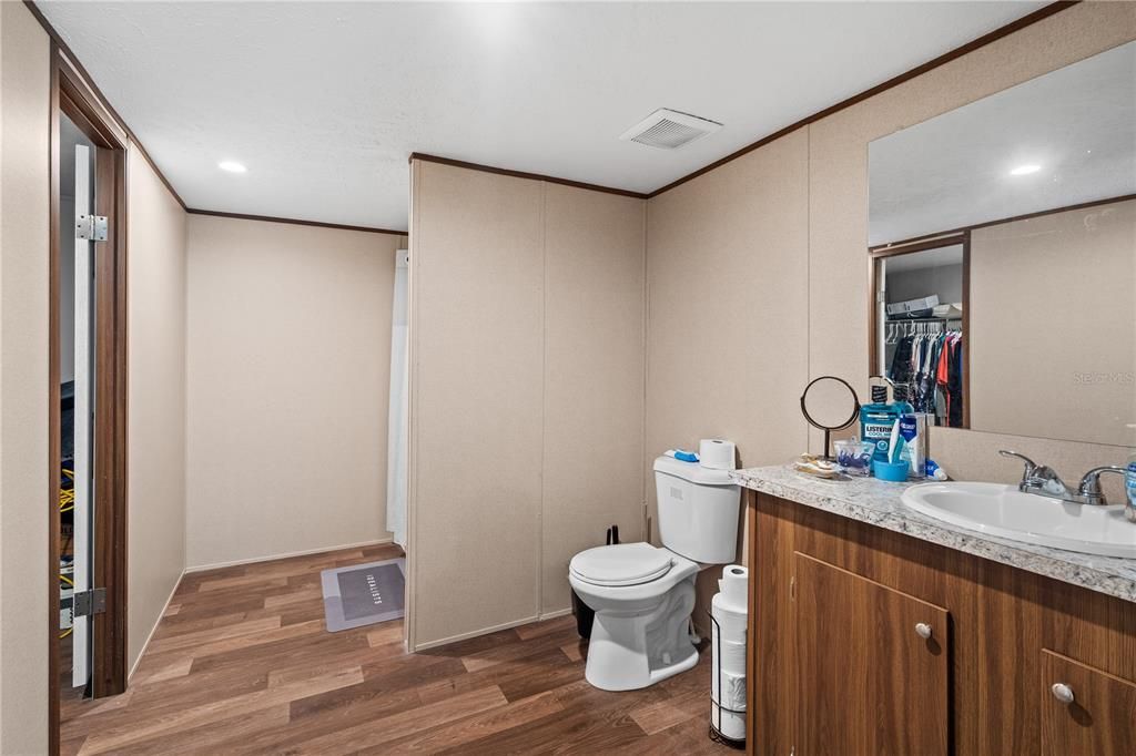 На продажу: $249,900 (5 спален, 3 ванн, 2052 Квадратных фут)