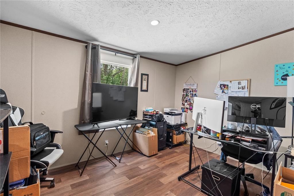 На продажу: $249,900 (5 спален, 3 ванн, 2052 Квадратных фут)