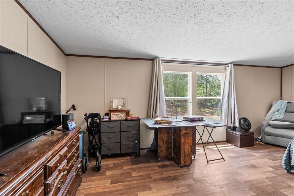 На продажу: $249,900 (5 спален, 3 ванн, 2052 Квадратных фут)