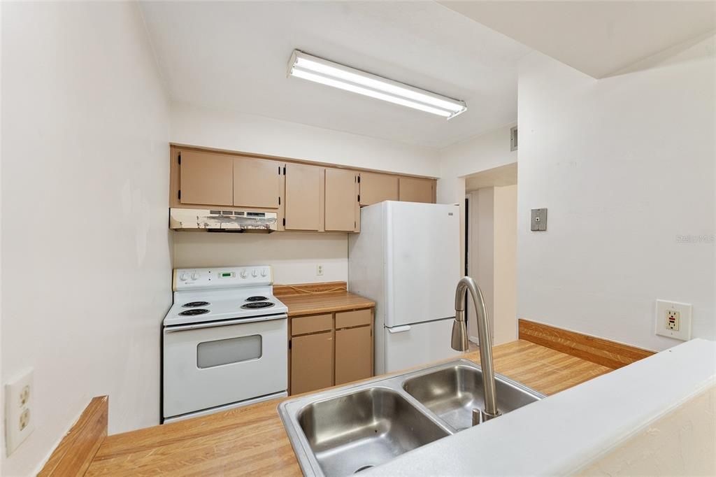 На продажу: $149,999 (3 спален, 1 ванн, 1176 Квадратных фут)