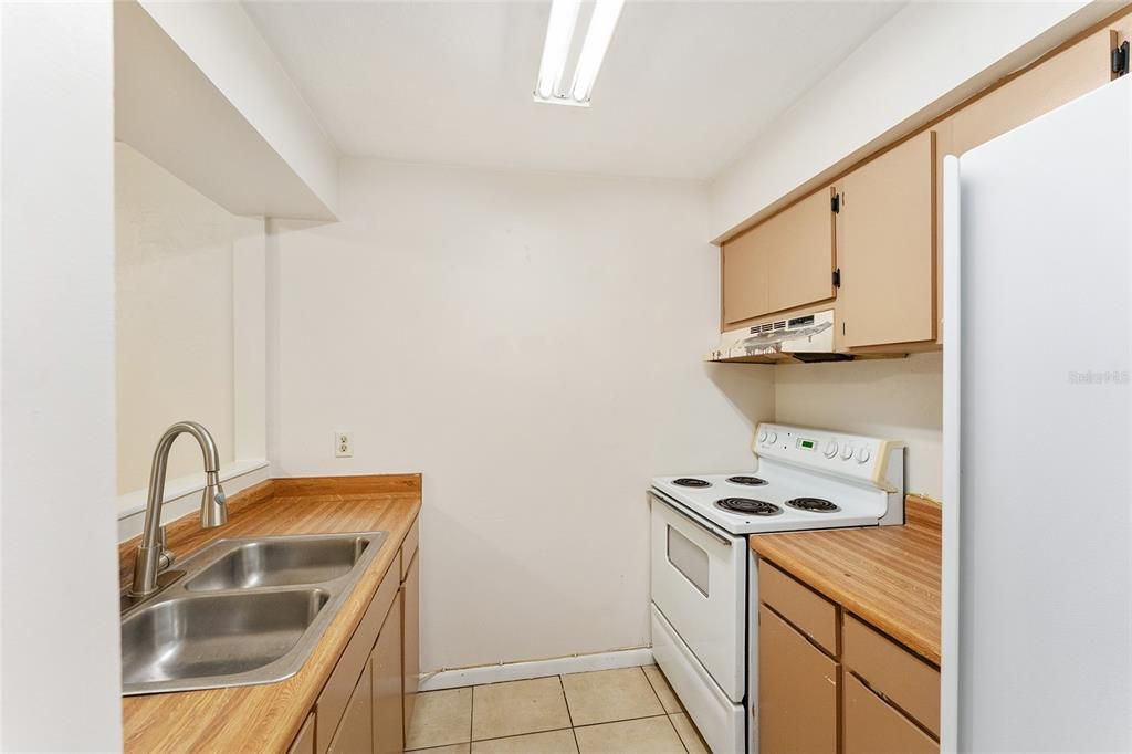 На продажу: $149,999 (3 спален, 1 ванн, 1176 Квадратных фут)