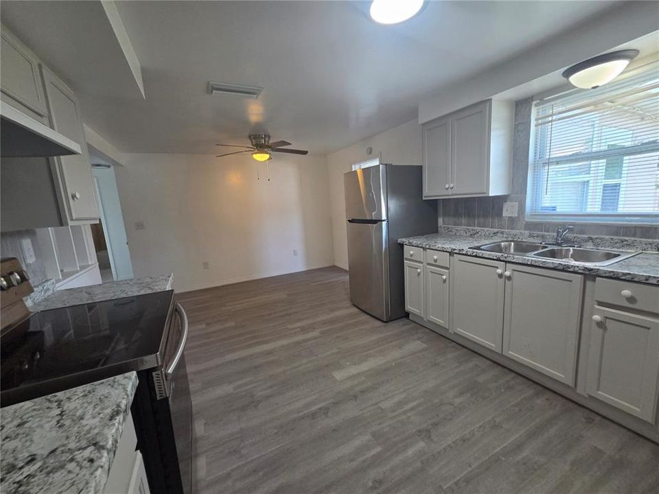 В аренду: $1,800 (2 спален, 1 ванн, 1032 Квадратных фут)