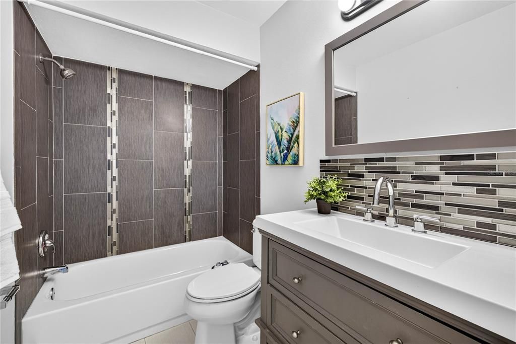 For Sale: $264,900 (2 beds, 1 baths, 797 Square Feet)