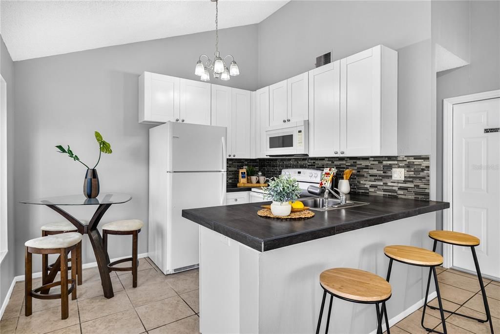 For Sale: $264,900 (2 beds, 1 baths, 797 Square Feet)