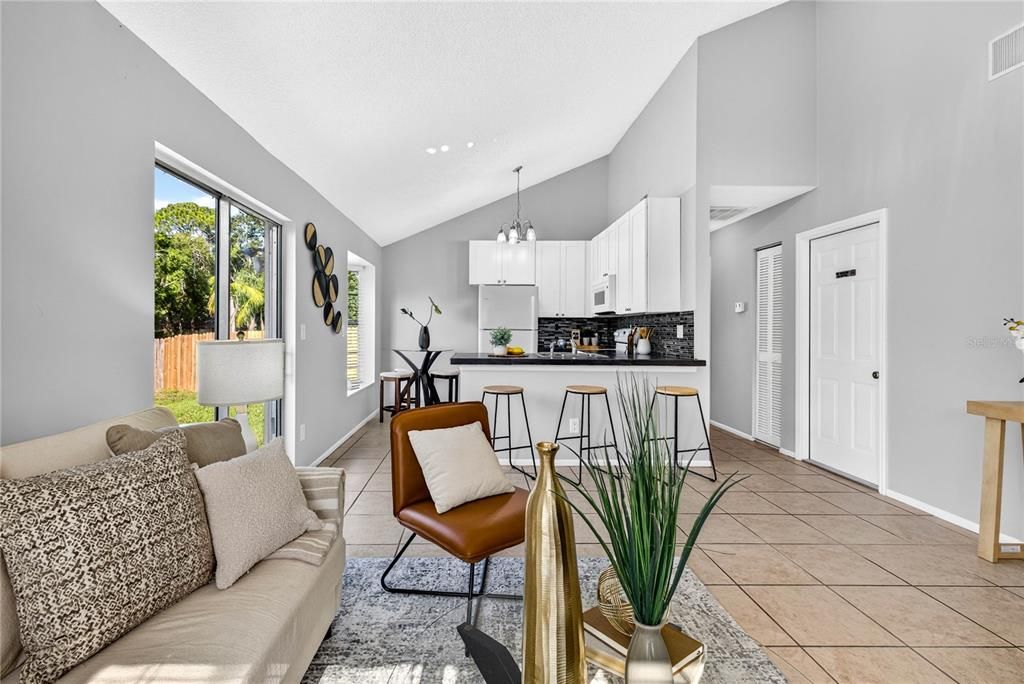 For Sale: $264,900 (2 beds, 1 baths, 797 Square Feet)