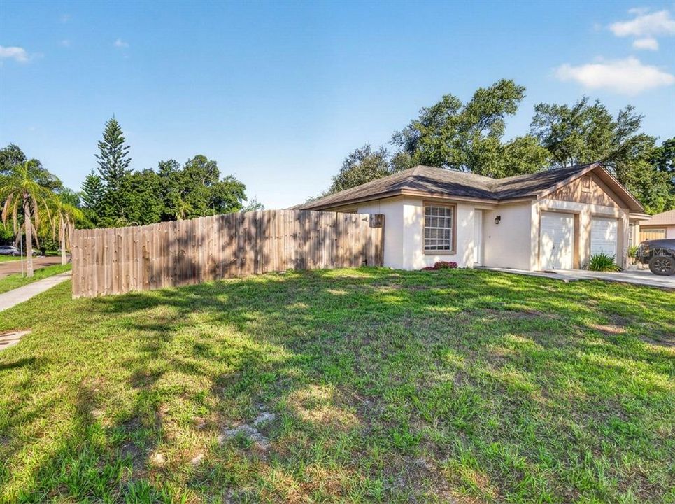 For Sale: $264,900 (2 beds, 1 baths, 797 Square Feet)