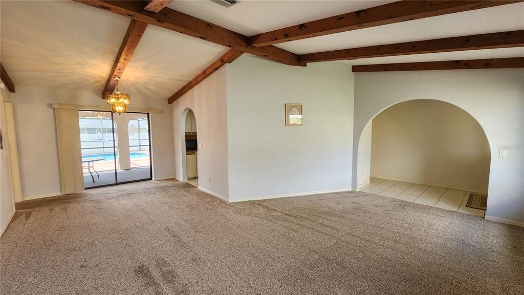 Activo con contrato: $319,000 (3 camas, 2 baños, 1822 Pies cuadrados)
