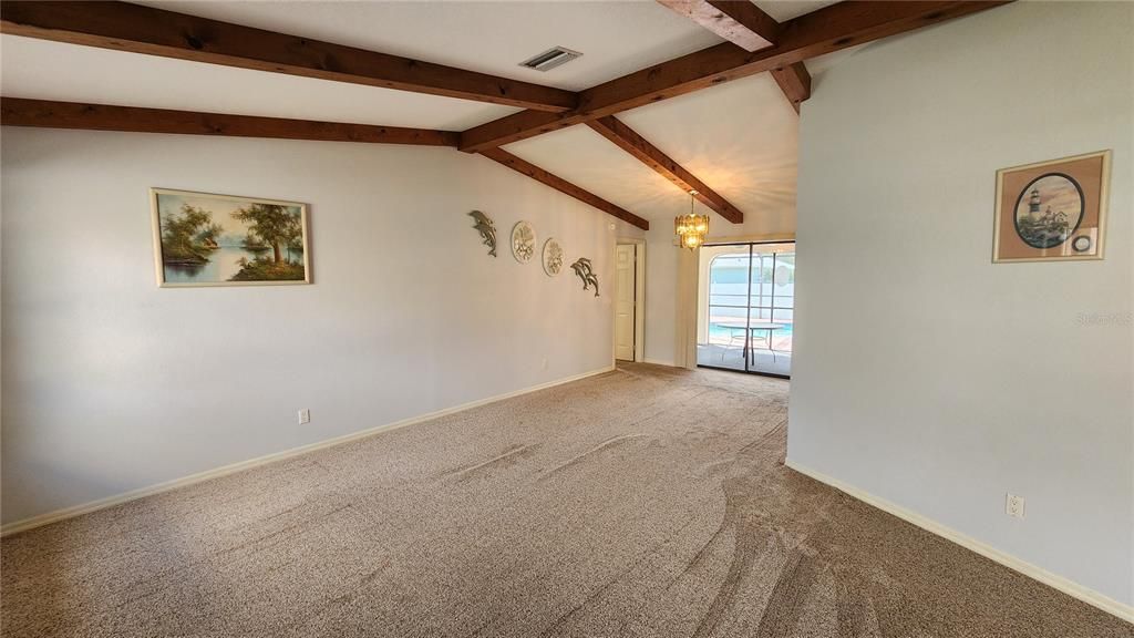 Activo con contrato: $319,000 (3 camas, 2 baños, 1822 Pies cuadrados)