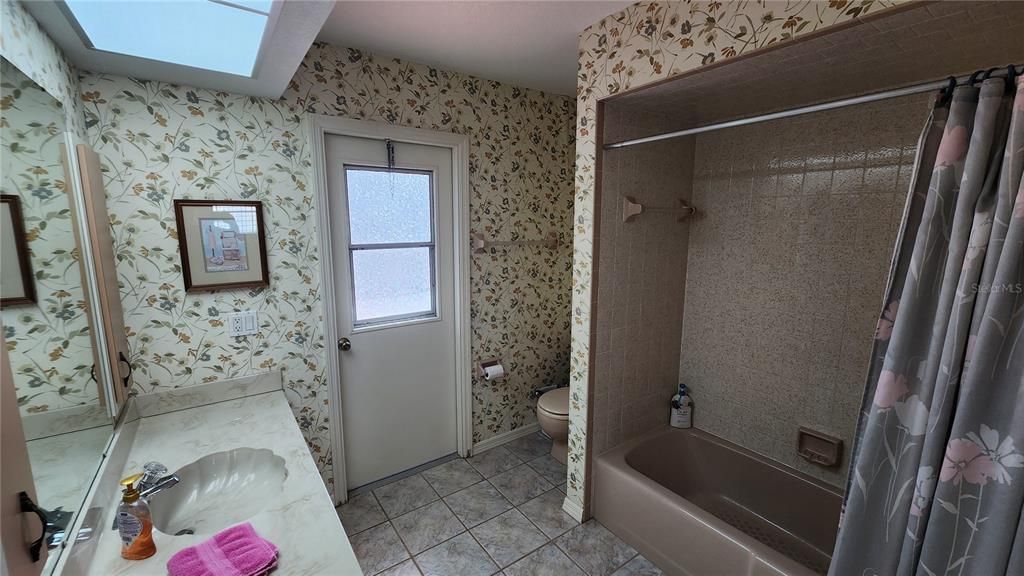 Activo con contrato: $319,000 (3 camas, 2 baños, 1822 Pies cuadrados)