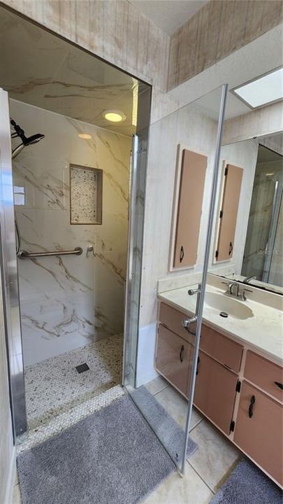 Activo con contrato: $319,000 (3 camas, 2 baños, 1822 Pies cuadrados)