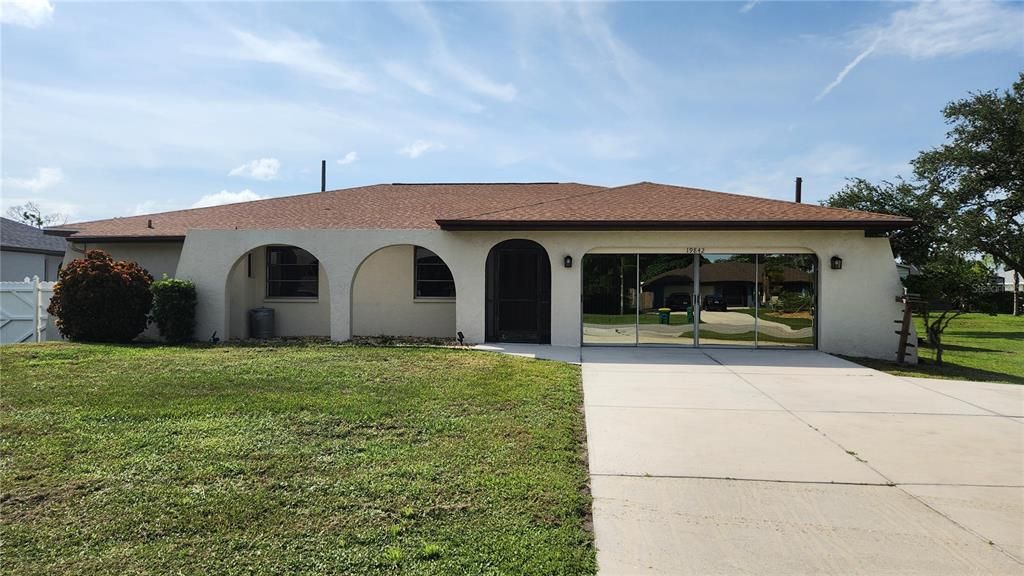 Activo con contrato: $319,000 (3 camas, 2 baños, 1822 Pies cuadrados)