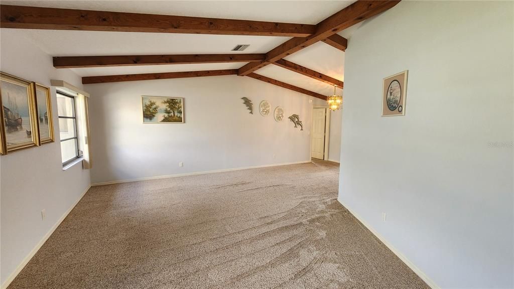 Activo con contrato: $319,000 (3 camas, 2 baños, 1822 Pies cuadrados)