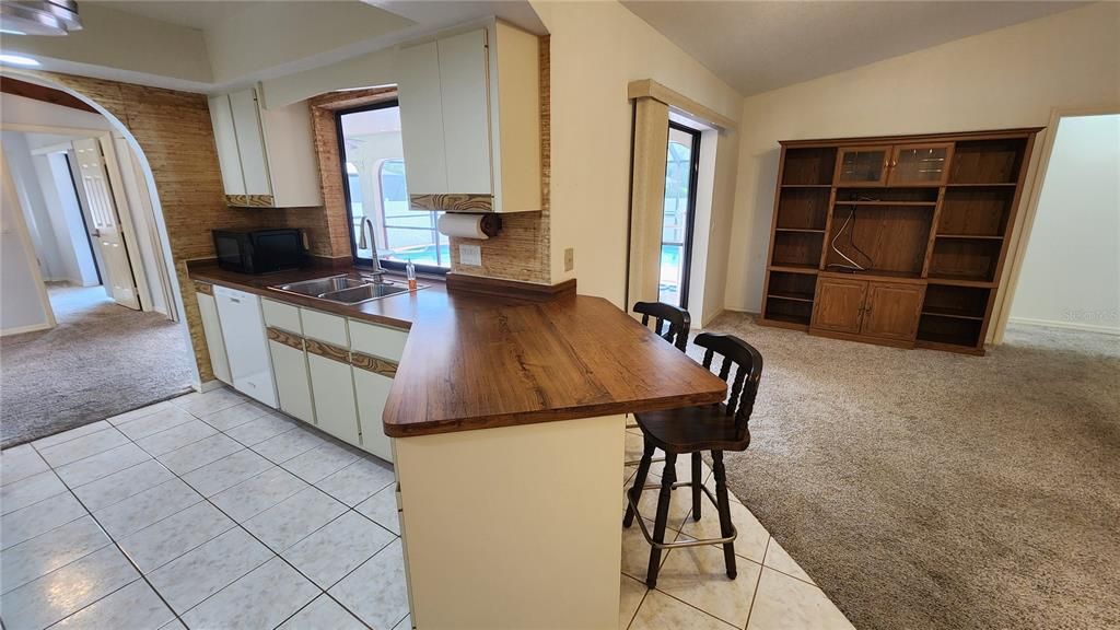 Activo con contrato: $319,000 (3 camas, 2 baños, 1822 Pies cuadrados)
