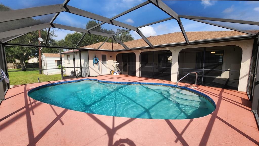 Activo con contrato: $319,000 (3 camas, 2 baños, 1822 Pies cuadrados)