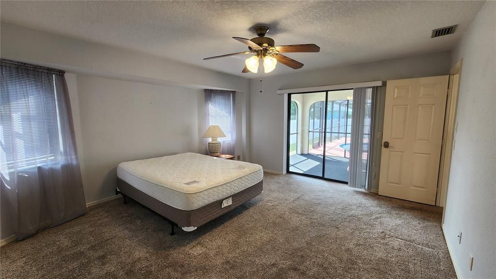 Activo con contrato: $319,000 (3 camas, 2 baños, 1822 Pies cuadrados)