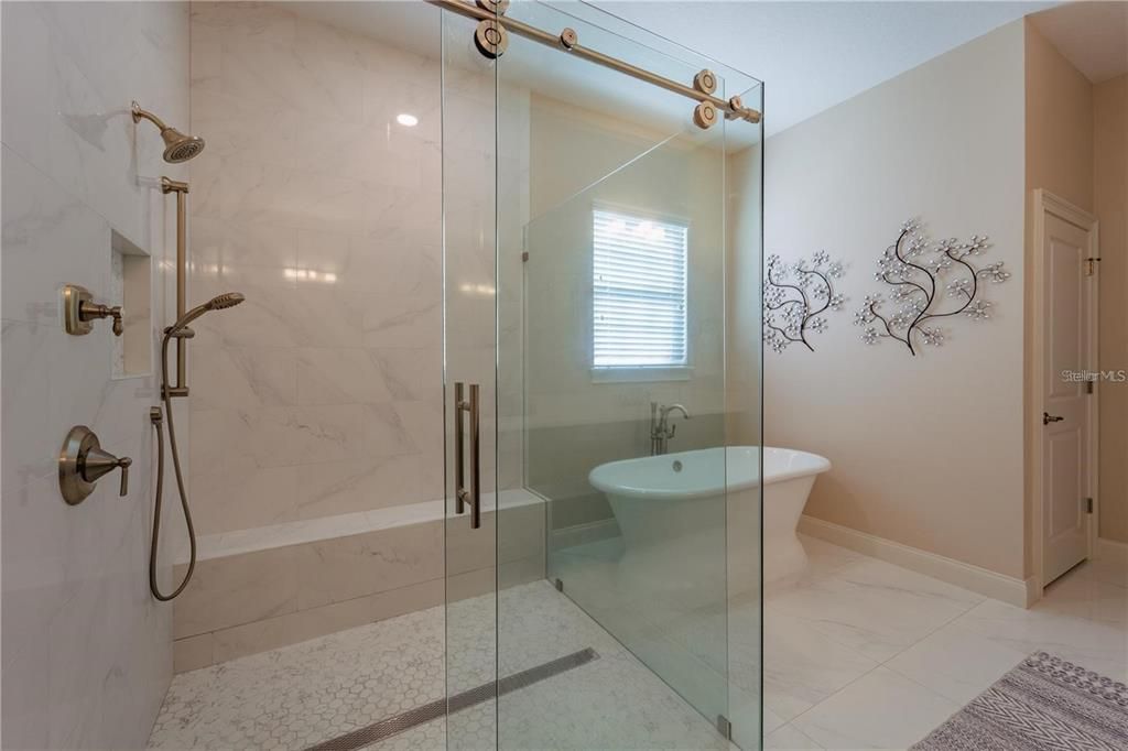 En Venta: $999,999 (4 camas, 3 baños, 3556 Pies cuadrados)