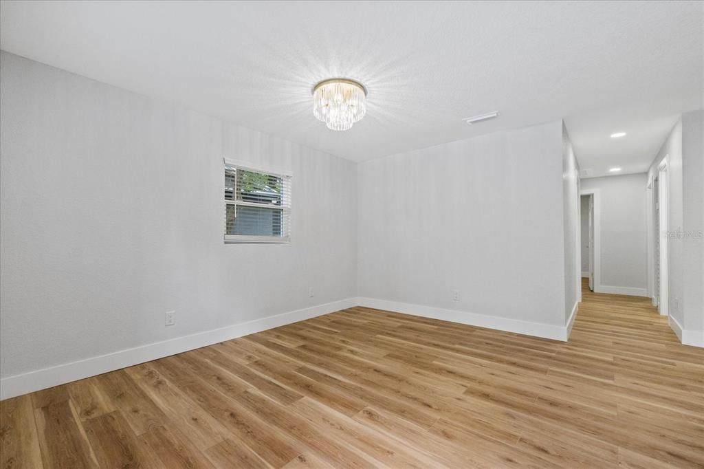 En Venta: $329,900 (4 camas, 2 baños, 978 Pies cuadrados)