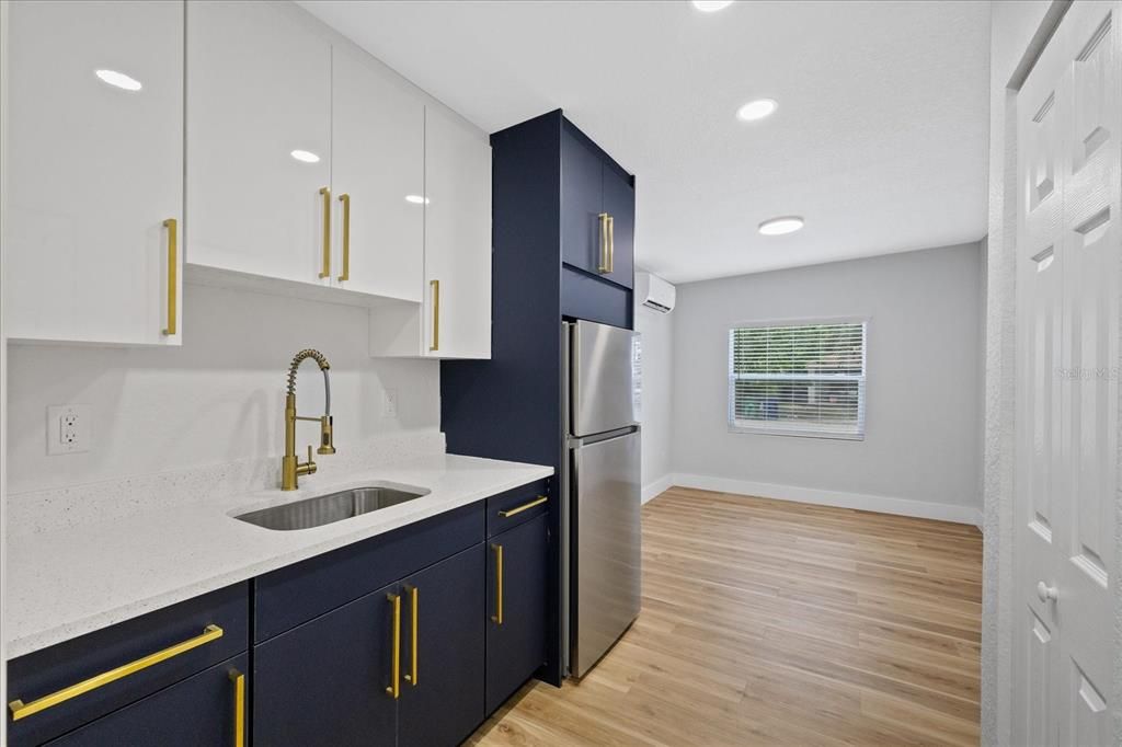 En Venta: $329,900 (4 camas, 2 baños, 978 Pies cuadrados)
