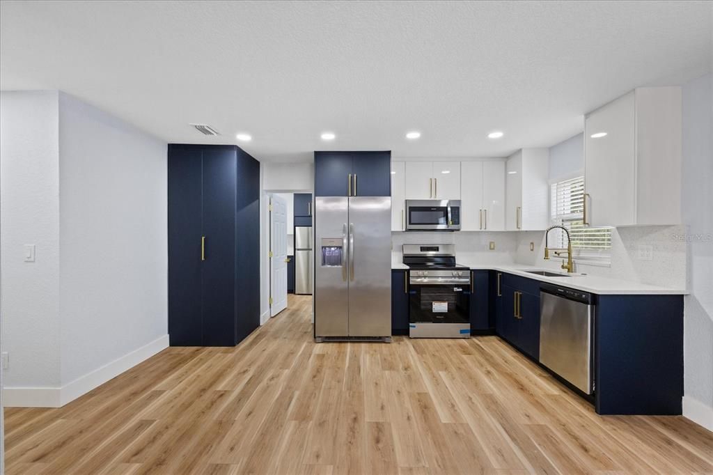 En Venta: $329,900 (4 camas, 2 baños, 978 Pies cuadrados)
