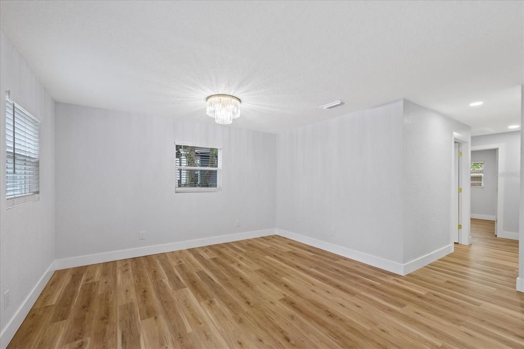 En Venta: $329,900 (4 camas, 2 baños, 978 Pies cuadrados)