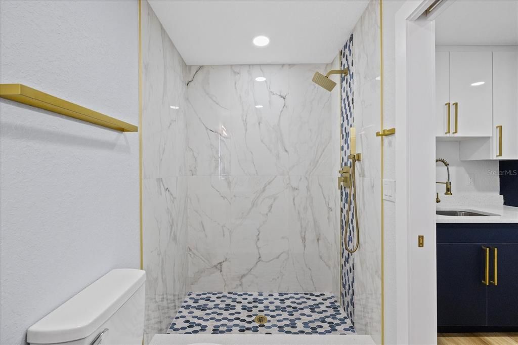 En Venta: $329,900 (4 camas, 2 baños, 978 Pies cuadrados)