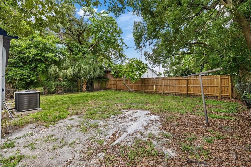 En Venta: $329,900 (4 camas, 2 baños, 978 Pies cuadrados)