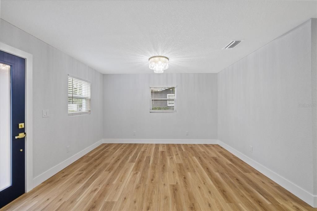 En Venta: $329,900 (4 camas, 2 baños, 978 Pies cuadrados)
