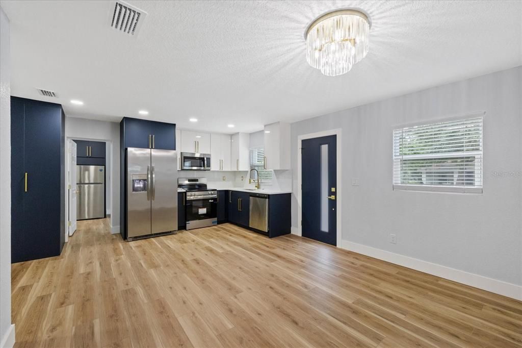 En Venta: $329,900 (4 camas, 2 baños, 978 Pies cuadrados)