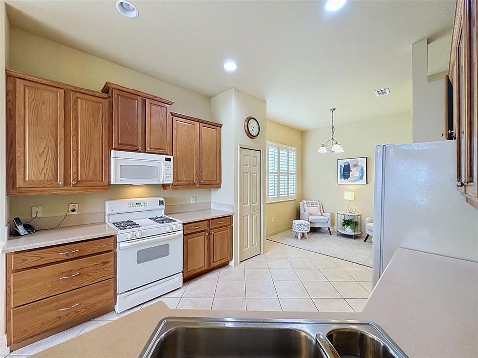 For Sale: $300,000 (3 beds, 2 baths, 1774 Square Feet)