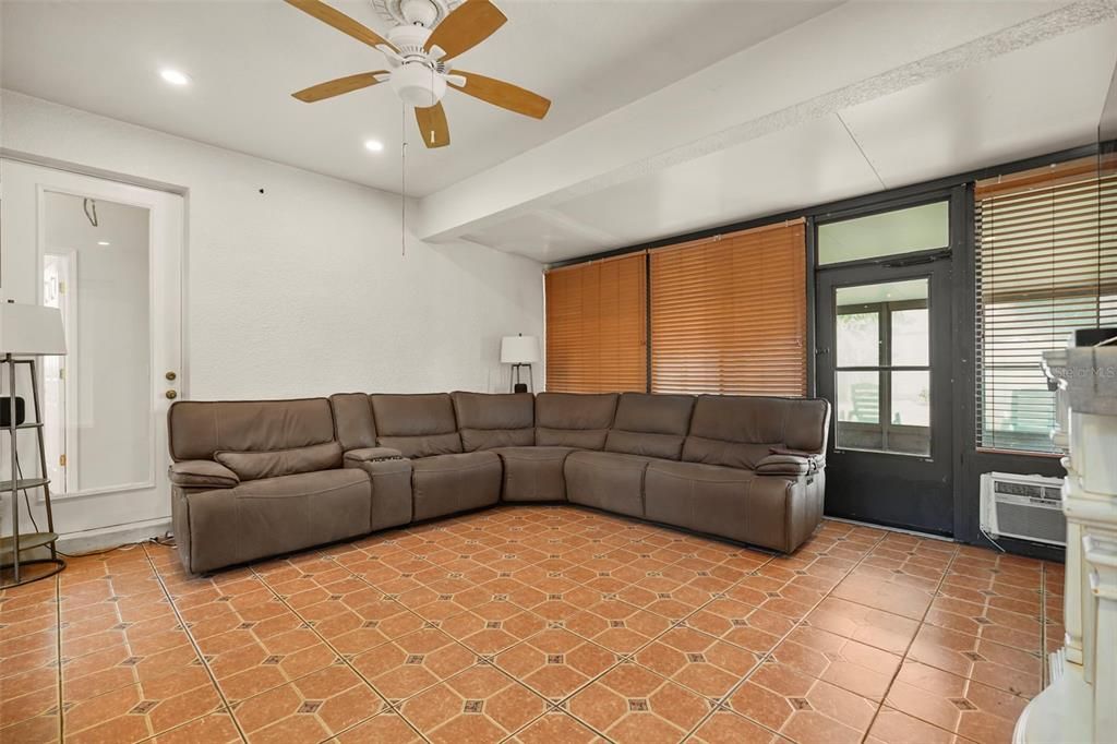 На продажу: $427,000 (4 спален, 3 ванн, 2754 Квадратных фут)