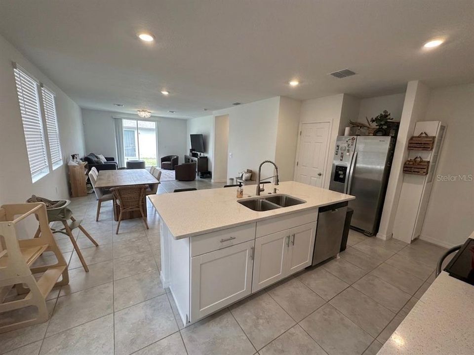 For Rent: $2,100 (4 beds, 2 baths, 1605 Square Feet)