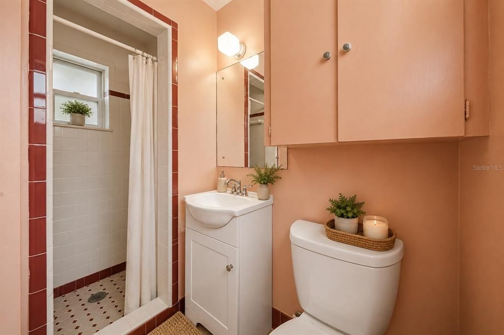 En Venta: $235,000 (4 camas, 2 baños, 1165 Pies cuadrados)