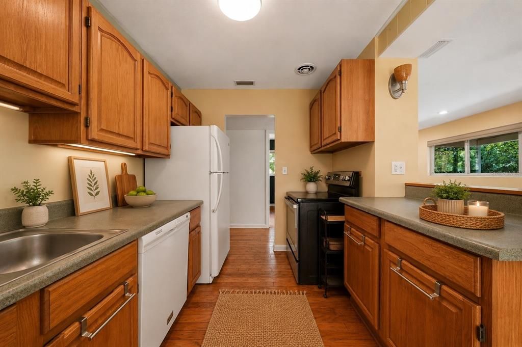 En Venta: $235,000 (4 camas, 2 baños, 1165 Pies cuadrados)