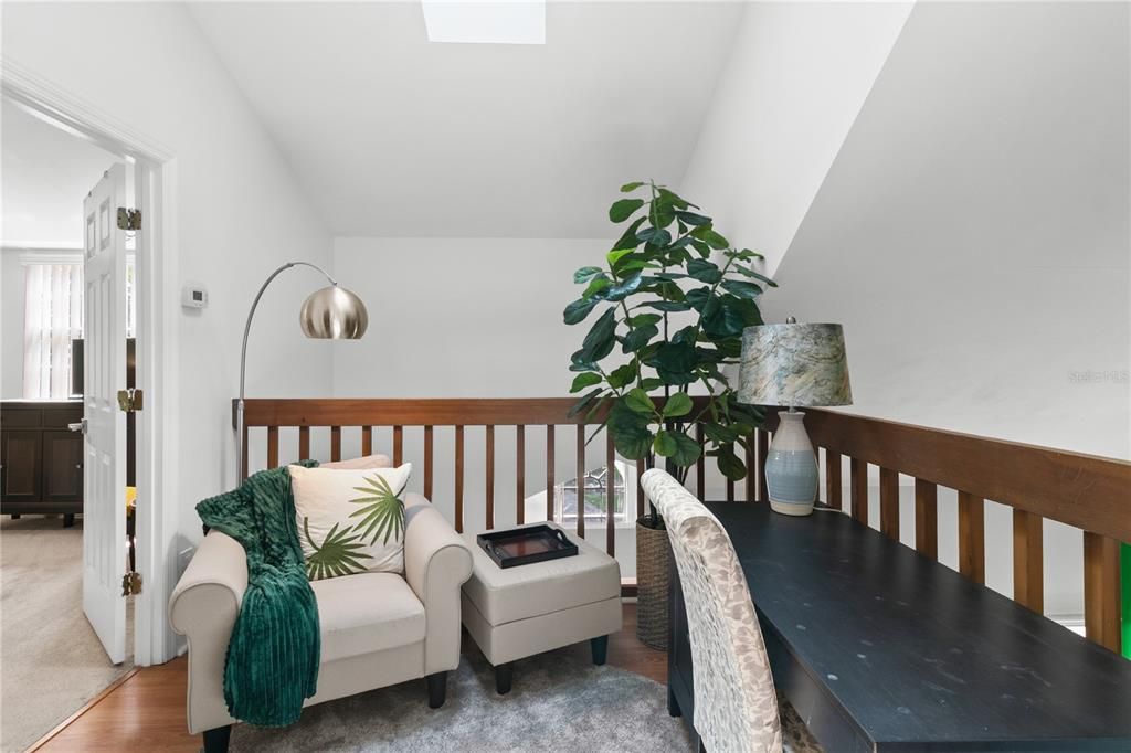 На продажу: $189,900 (2 спален, 2 ванн, 1055 Квадратных фут)