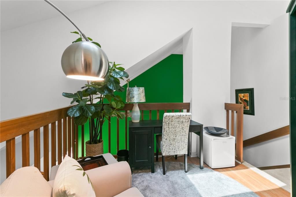 На продажу: $189,900 (2 спален, 2 ванн, 1055 Квадратных фут)