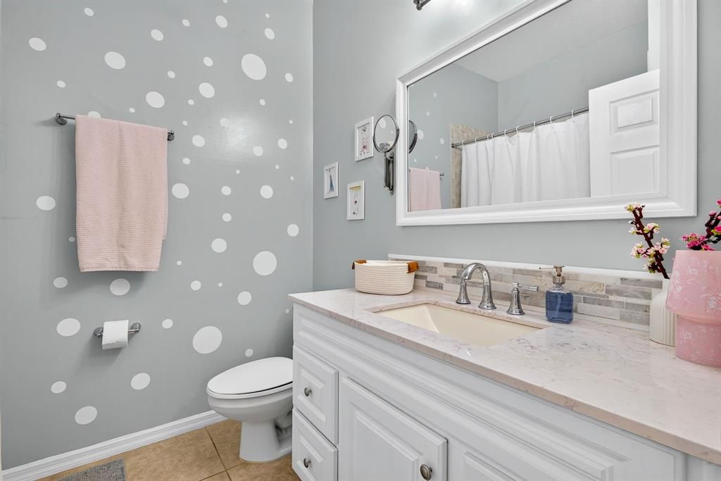 For Sale: $345,000 (4 beds, 3 baths, 2604 Square Feet)