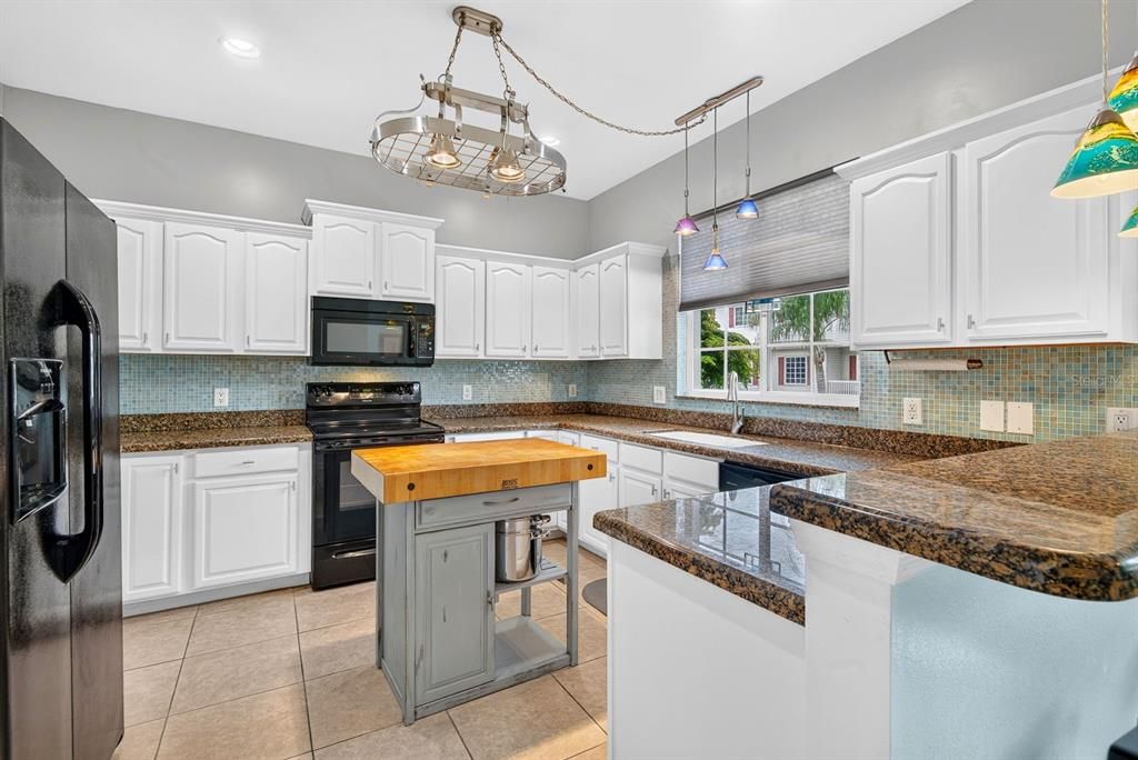 For Sale: $345,000 (4 beds, 3 baths, 2604 Square Feet)