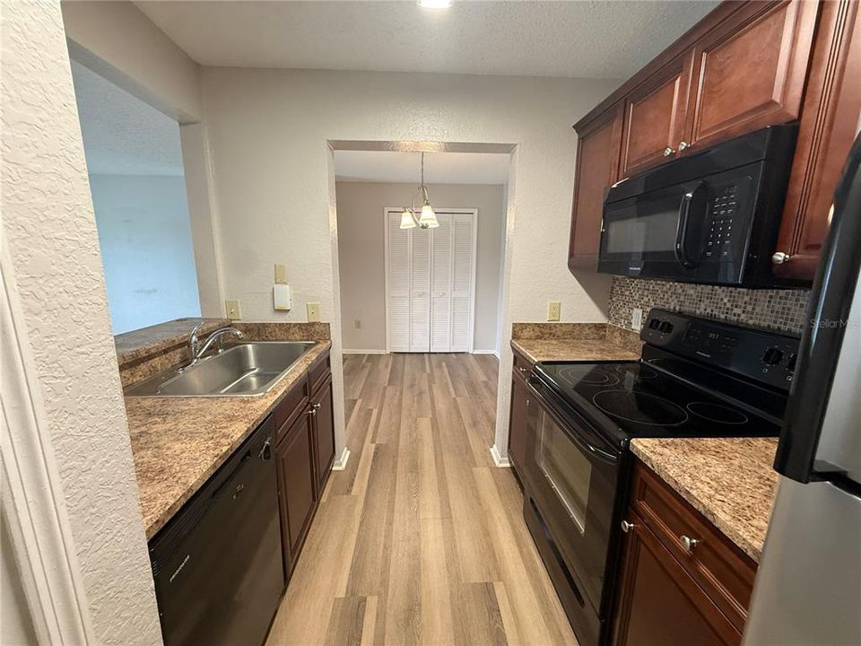 For Rent: $1,600 (2 beds, 2 baths, 950 Square Feet)