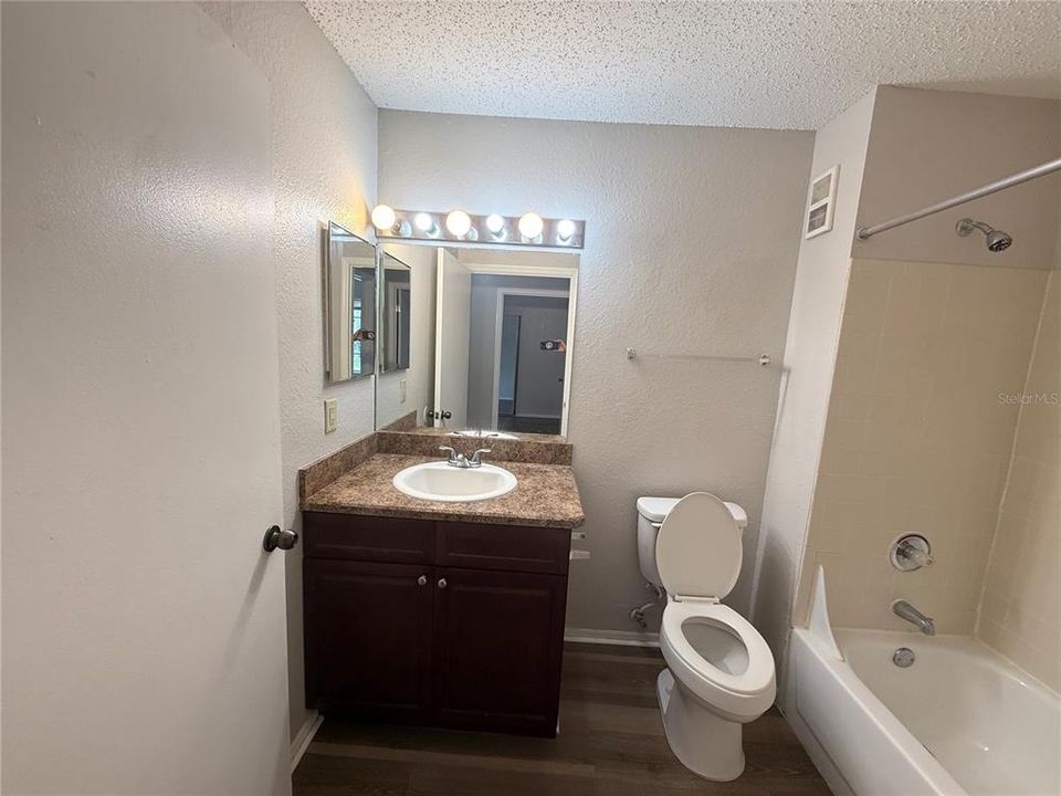 For Rent: $1,600 (2 beds, 2 baths, 950 Square Feet)