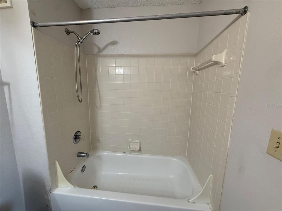 For Rent: $1,600 (2 beds, 2 baths, 950 Square Feet)