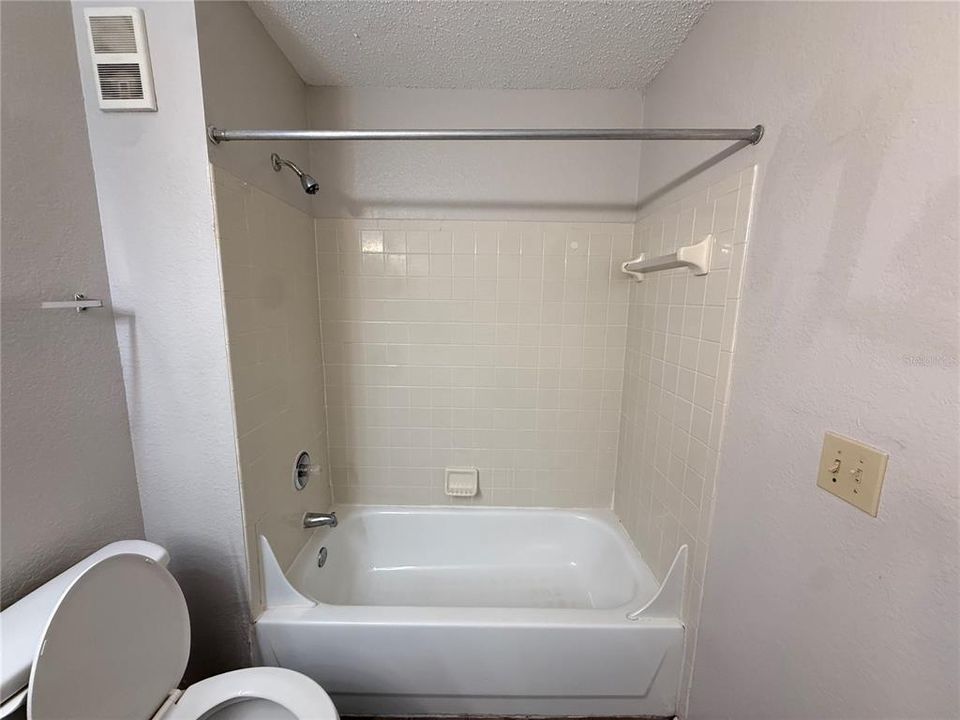 For Rent: $1,600 (2 beds, 2 baths, 950 Square Feet)
