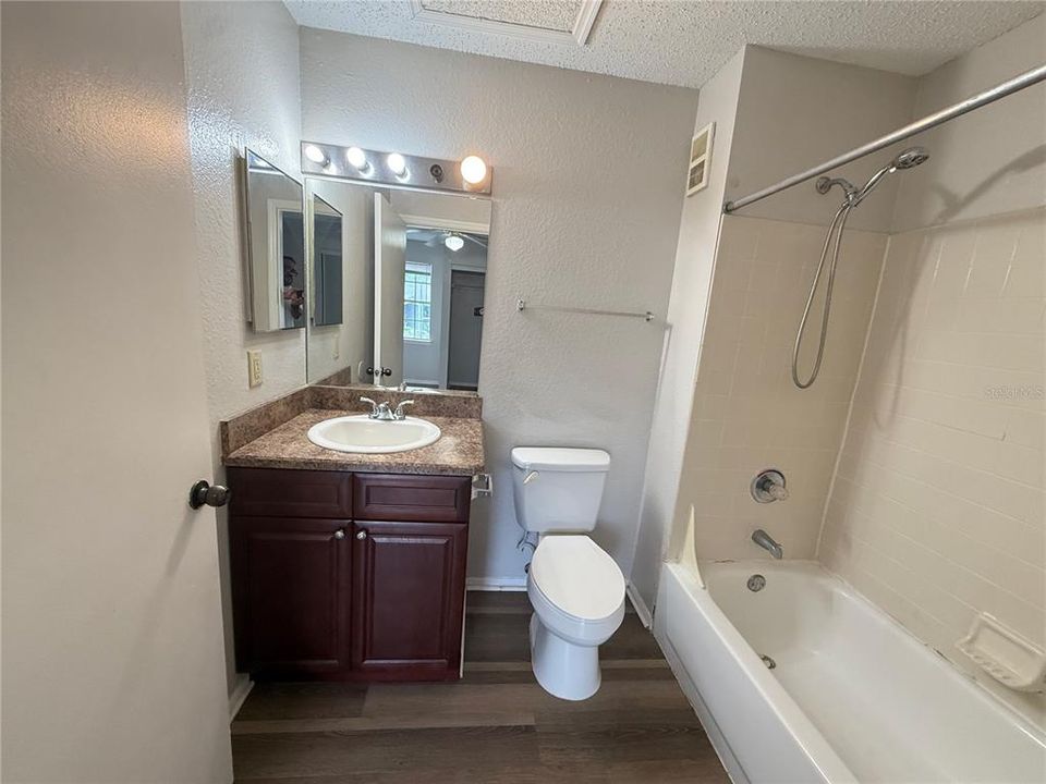 For Rent: $1,600 (2 beds, 2 baths, 950 Square Feet)